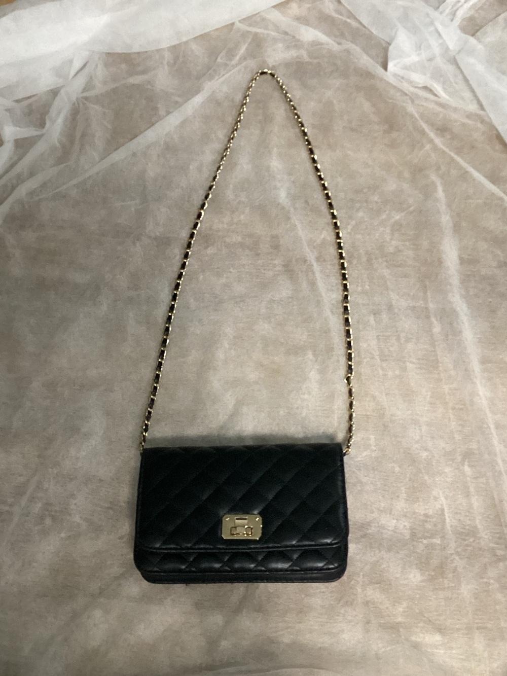 HAKSIMQuilted Crossbody Bag with Gold Chain in Black